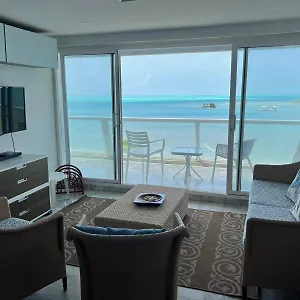 Con Playa Privada Y Vista Al Mar Apartment